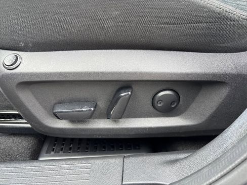 Used 2023 Nissan Rogue SV image 35