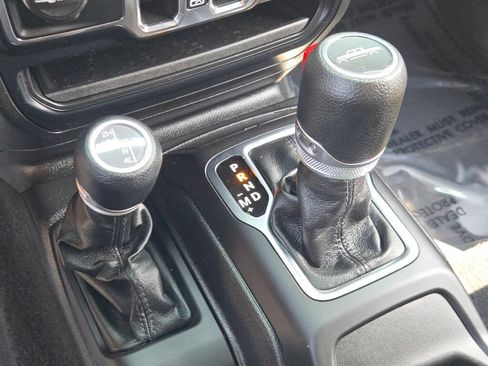 Used 2023 Jeep Gladiator Sport AWD/4WD image 32