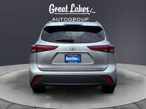 Used 2021 Toyota Highlander XLE AWD/4WD image 4