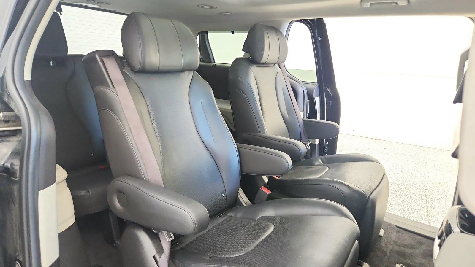 Used 2022 Kia Carnival SX Prestige FWD image 35
