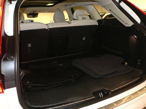 Used 2019 Volvo XC60 T5 Momentum w/ Premium Package image 85