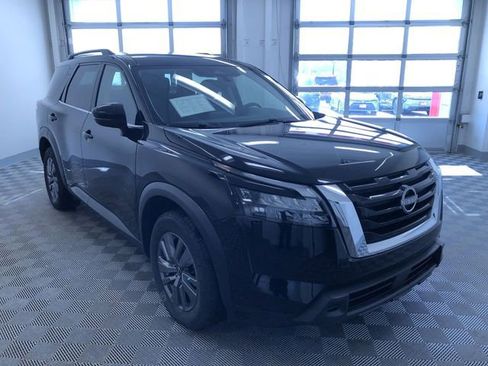 Used 2025 Nissan Pathfinder SV image 36