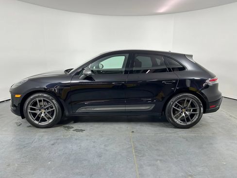 Certified 2025 Porsche Macan AWD/4WD image 2