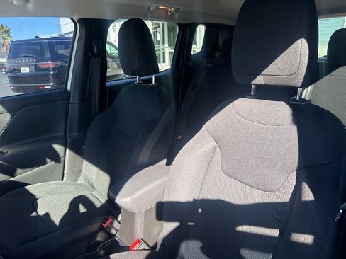 Certified 2020 Jeep Renegade Altitude image 15