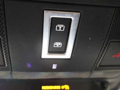 Used 2022 Jaguar E-PACE SE image 58