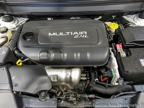 Used 2016 Jeep Cherokee Latitude w/ Comfort/Convenience Group image 28