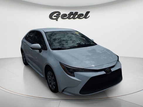 Used 2022 Toyota Corolla LE FWD image 2