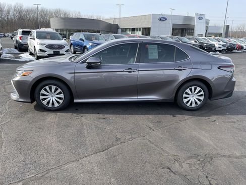 Used 2022 Toyota Camry LE image 2