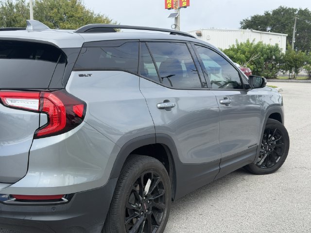 Used 2023 GMC Terrain SLT w/ Tech Package FWD image 8