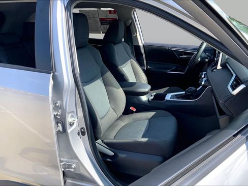 Used 2023 Toyota RAV4 XLE FWD image 17