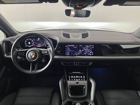 Certified 2024 Porsche Cayenne AWD/4WD image 20