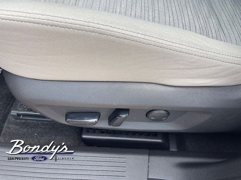 Used 2023 Nissan Rogue SV image 9