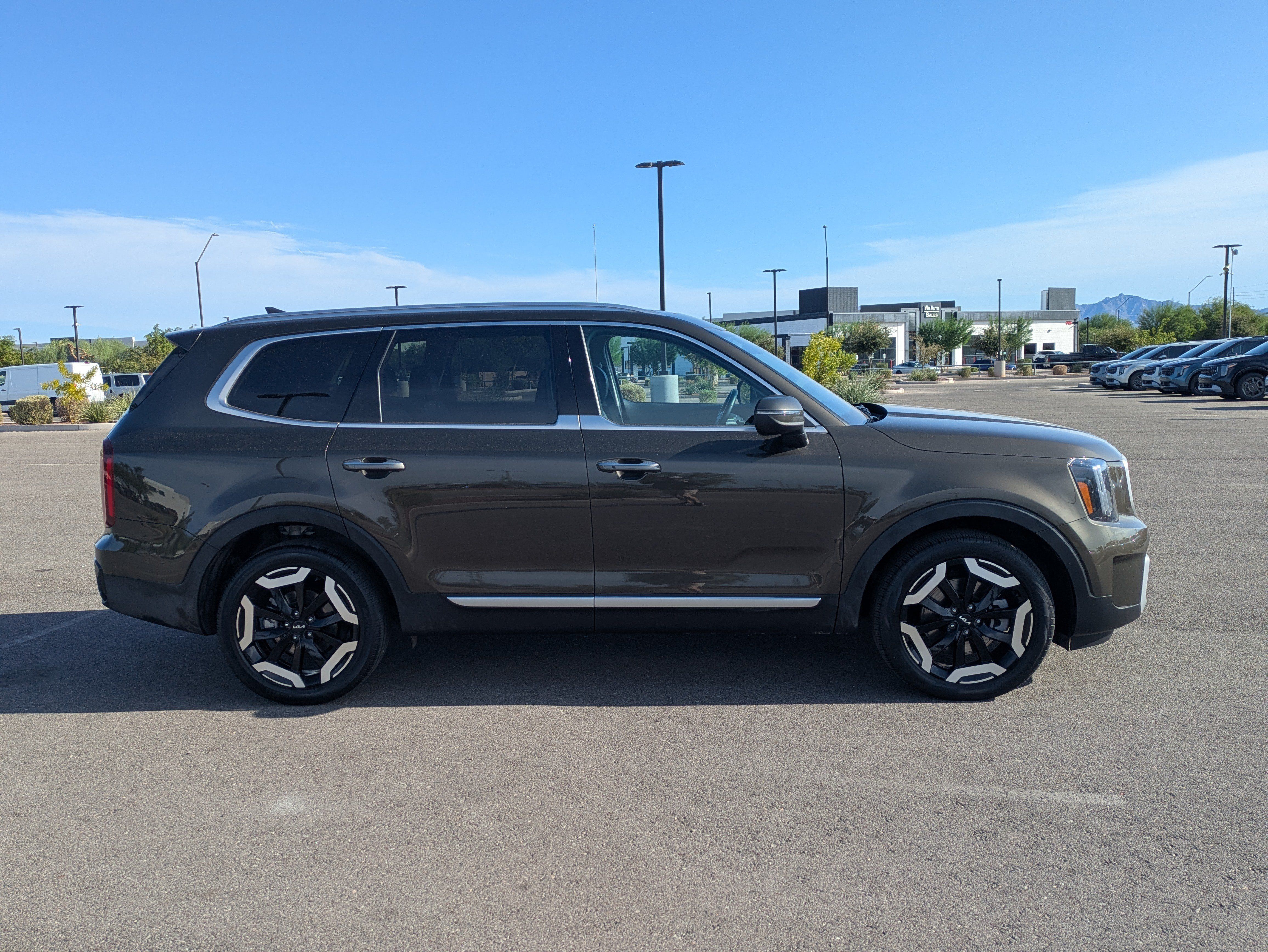 Certified 2025 Kia Telluride S AWD/4WD image 6