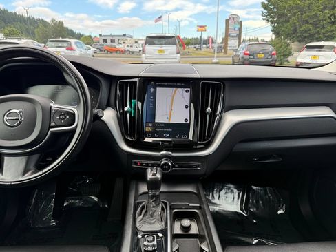 Used 2019 Volvo XC60 T6 Momentum w/ Multimedia Package AWD/4WD image 23
