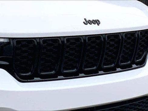 Certified 2023 Jeep Grand Cherokee Altitude image 25