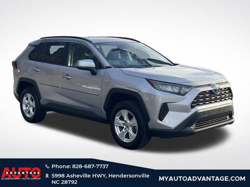 Used 2020 Toyota RAV4 LE image 5