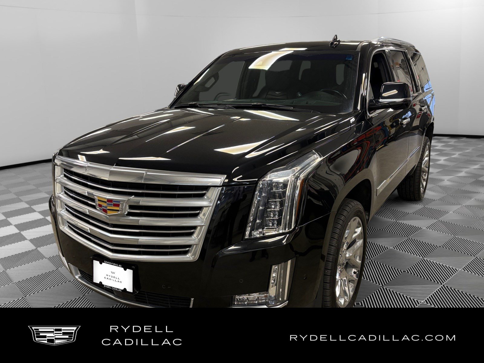 Used 2018 Cadillac Escalade Platinum AWD/4WD image 1