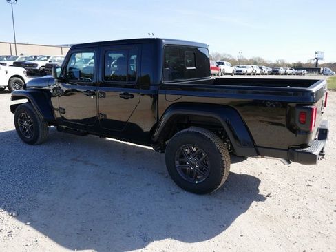 New 2026 Jeep Gladiator Sport image 7