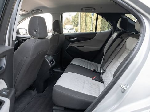 Used 2022 Chevrolet Equinox LS AWD/4WD image 36