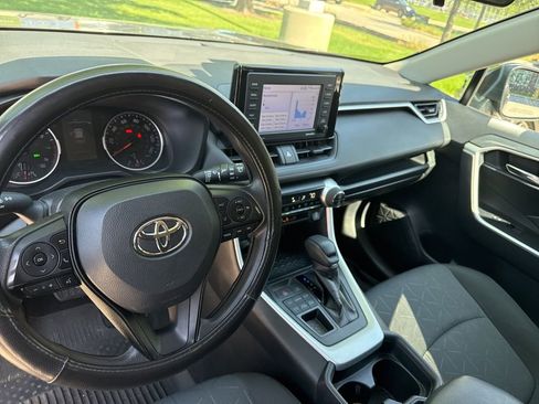 Used 2020 Toyota RAV4 XLE AWD/4WD image 9