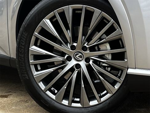 Used 2024 Lexus RX 450h AWD w/ Luxury Package image 30