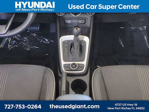 Used 2024 Hyundai Venue Limited FWD image 20
