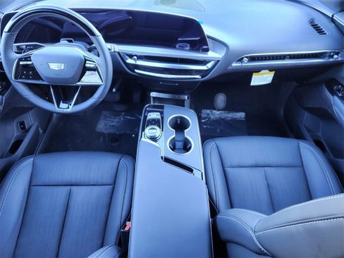 New 2026 Cadillac Lyriq Luxury image 10