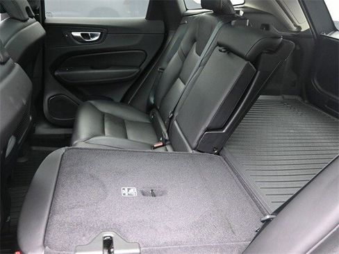 Certified 2024 Volvo XC60 B5 Core image 23