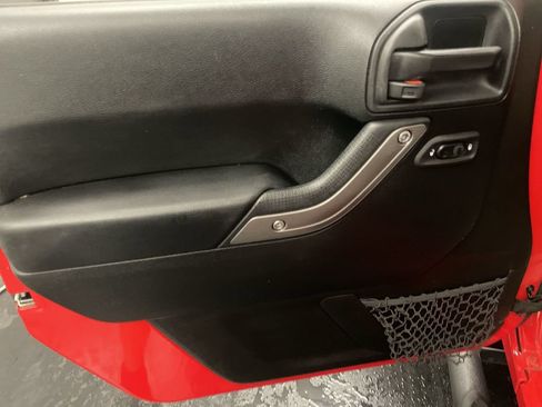 Used 2018 Jeep Wrangler Unlimited Sport S AWD/4WD image 13