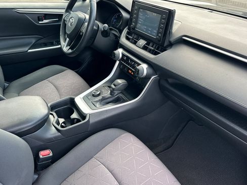 Certified 2019 Toyota RAV4 XLE w/ Convenience Package AWD/4WD image 16