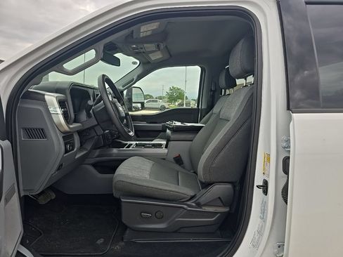 Used 2025 Ford F250 XLT w/ Black Appearance Package AWD/4WD image 11
