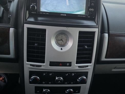 Used 2010 Chrysler Town & Country Touring Plus image 32