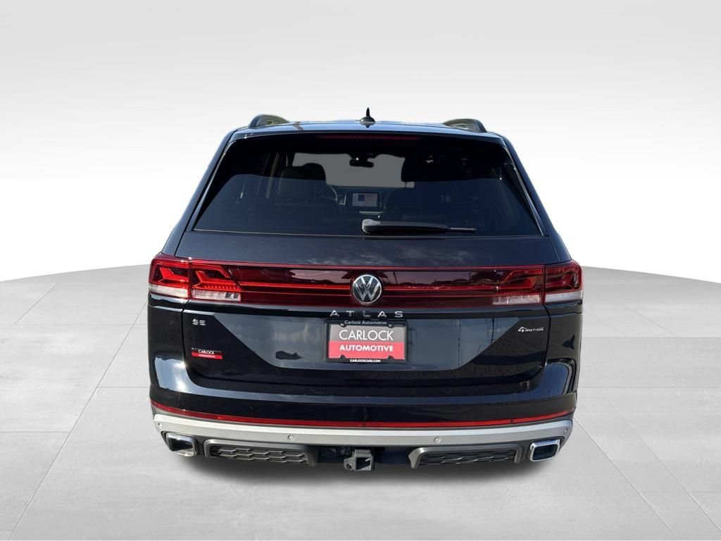 Used 2024 Volkswagen Atlas Peak Edition SE AWD/4WD image 7