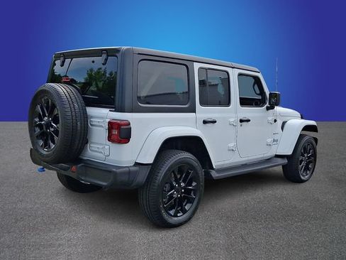 Used 2023 Jeep Wrangler Unlimited Sahara AWD/4WD image 4
