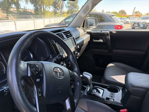 Used 2024 Toyota 4Runner TRD Off-Road Premium w/ Moonroof Package AWD/4WD image 10