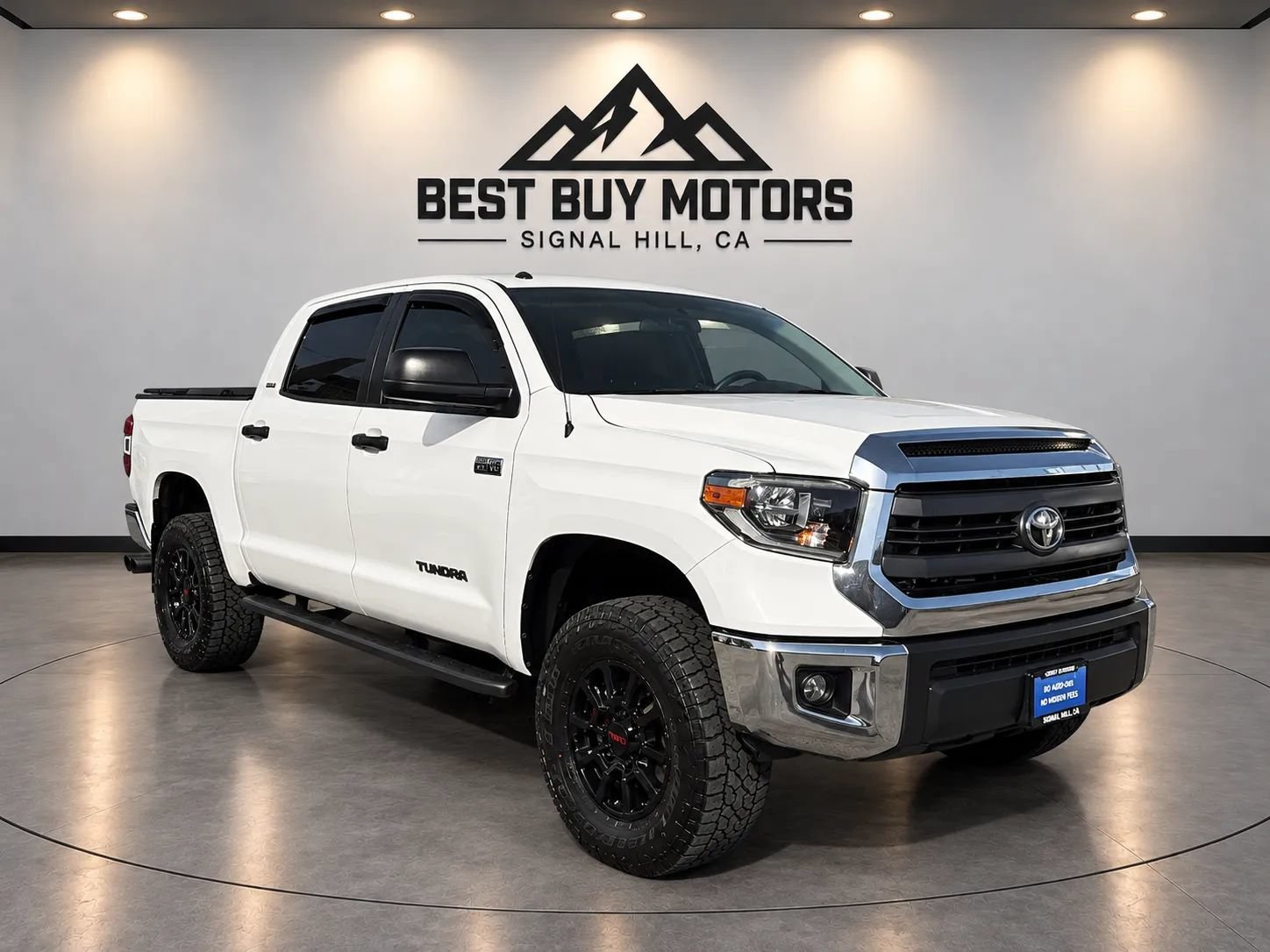 Used 2015 Toyota Tundra SR5 AWD/4WD image 1