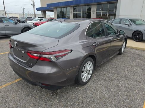 Used 2024 Toyota Camry LE w/ Convenience Package FWD image 4