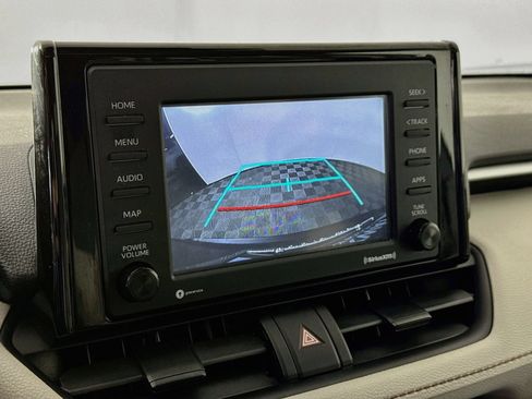 Used 2021 Toyota RAV4 XLE w/ Convenience Package AWD/4WD image 10