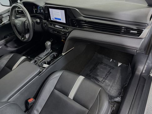 Used 2025 Toyota Camry SE w/ Convenience Package FWD image 30