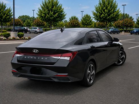 Used 2023 Hyundai Elantra SEL w/ Convenience Package FWD image 5