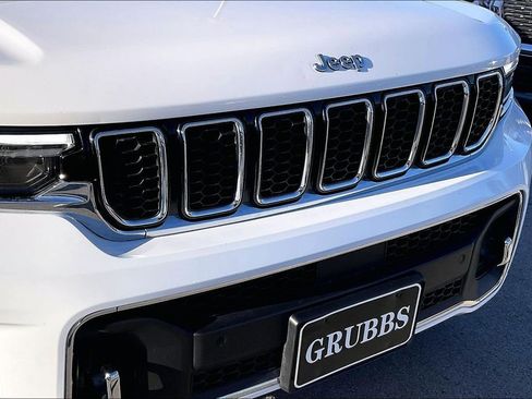 Used 2023 Jeep Grand Cherokee Overland w/ Luxury Tech Group IV image 39