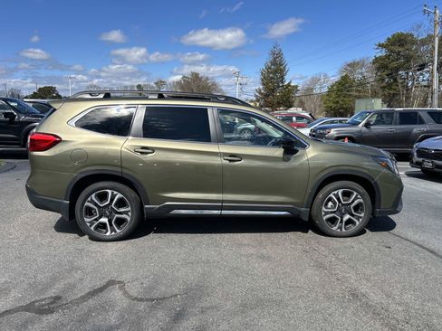 Used 2025 Subaru Ascent Limited AWD/4WD image 2