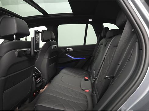 Used 2025 BMW X5 xDrive40i w/ M Sport Package AWD/4WD image 9