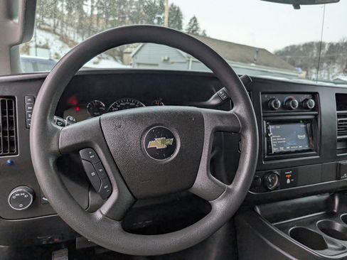 Used 2017 Chevrolet Express 3500 image 10