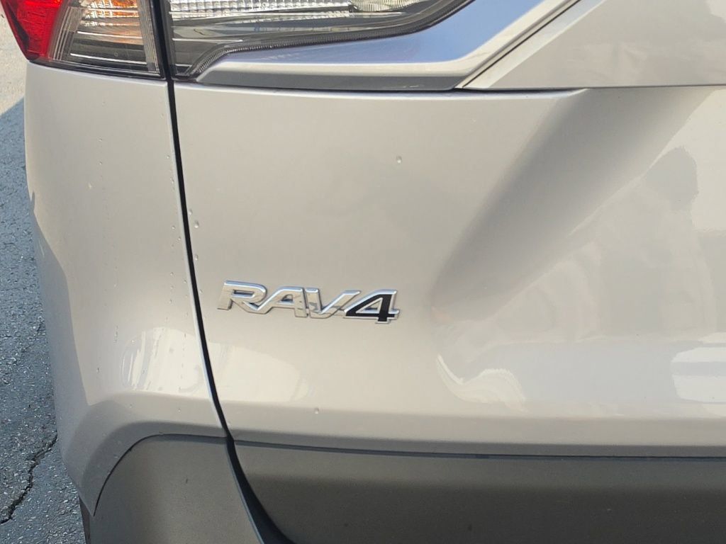 Used 2019 Toyota RAV4 XLE Premium w/ Advanced Technology Package AWD/4WD image 7