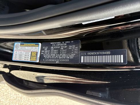 Used 2026 Kia Carnival FWD image 47