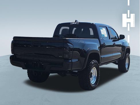 Used 2023 Toyota Tacoma TRD Off-Road w/ TRD Premium Off Road Package AWD/4WD image 4