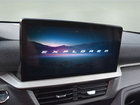 Used 2026 Ford Explorer Platinum AWD/4WD image 14