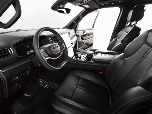 Used 2024 Jeep Wagoneer Series II image 12