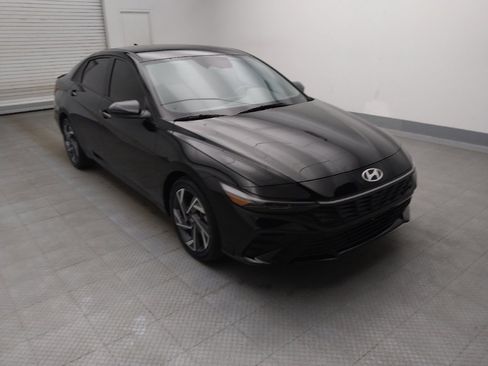 Used 2025 Hyundai Elantra Sport image 13